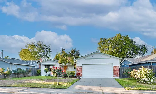 8257 Lake Forest Dr Photo 1