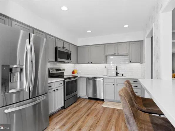 20950 Pioneer Ridge Ter, Ashburn, VA 20147