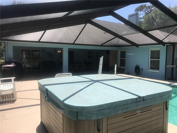 4th image of 10725 Oak Dr