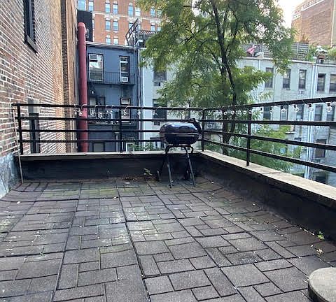 5th image of 102 W 71st St #3