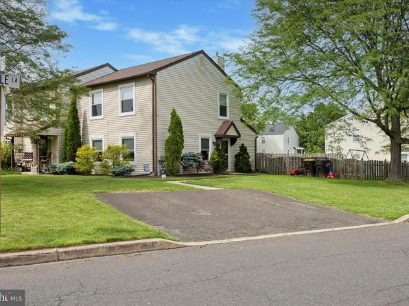 39 Hunt Dr, Horsham, PA 19044