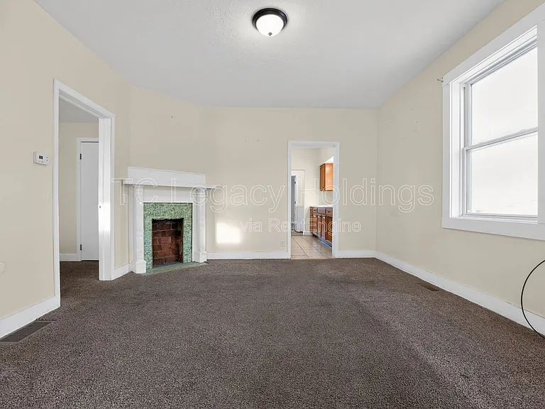 388 Broaddus Ave #B — Photo 4