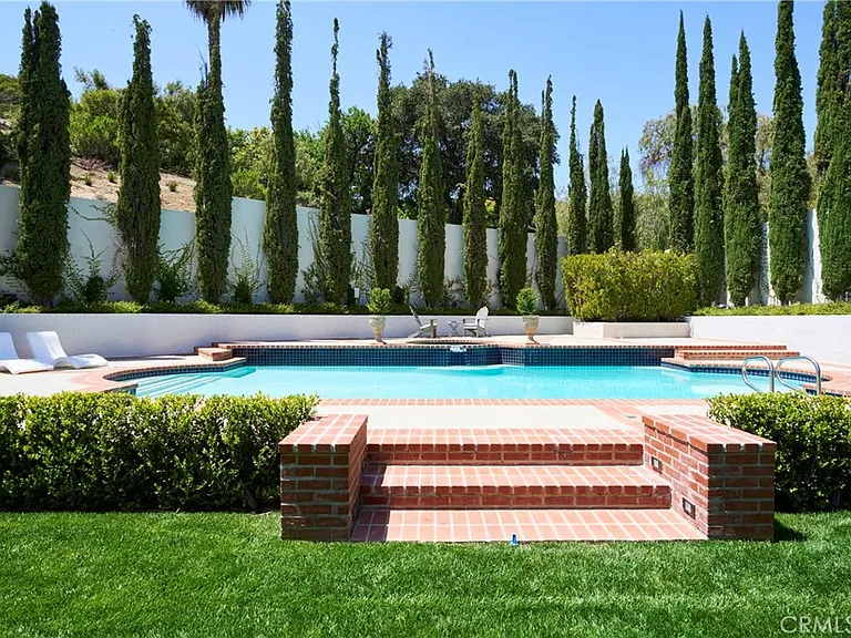 4427 Westchester Dr — Photo 42