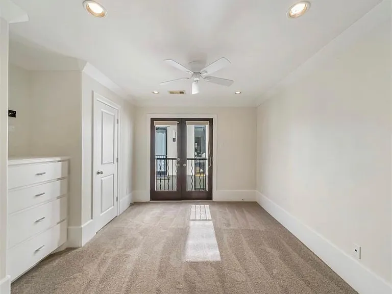 715 Reinicke St — Photo 13