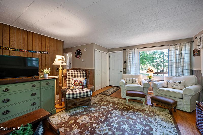 4th image of 94 Sagamore Street