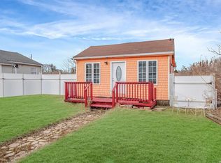 27 Bayside Rd, Mastic Beach, NY 11951