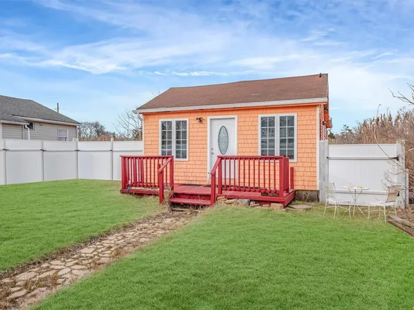 27 Bayside Road, Mastic Beach, NY 11951