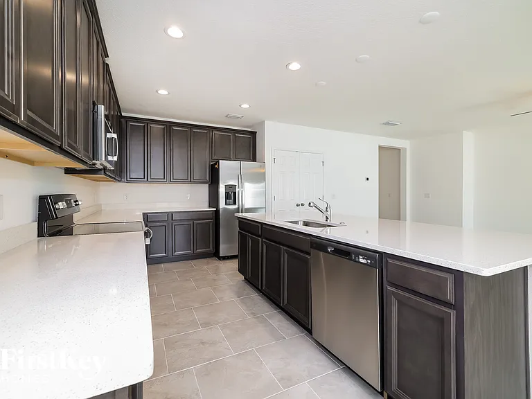888 Avenal Ln — Photo 6