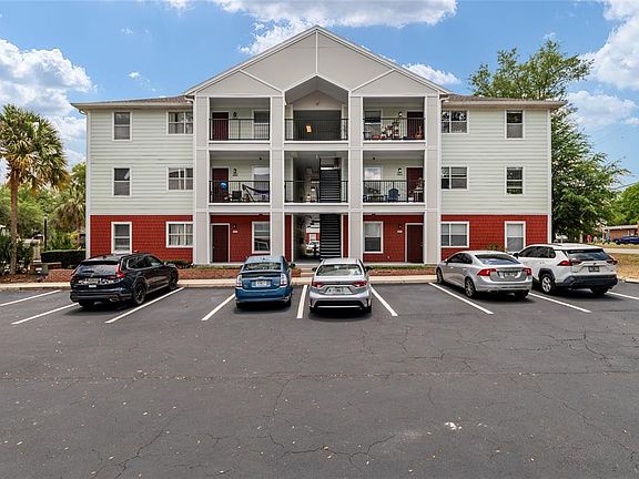 2nd image of 2360 SW Archer Rd APT 811