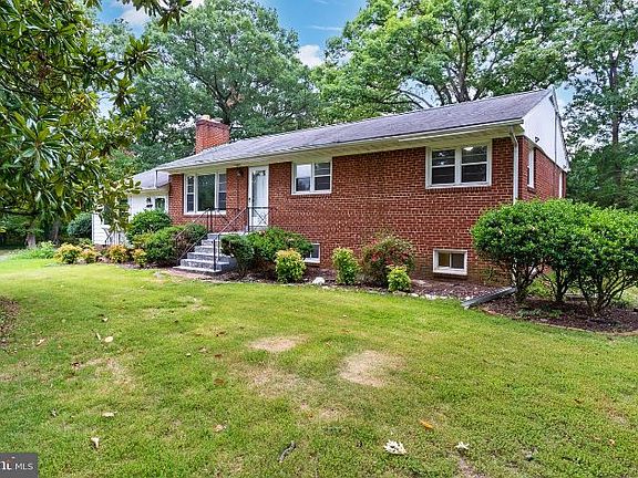 3rd image of 7017 Forest View Dr