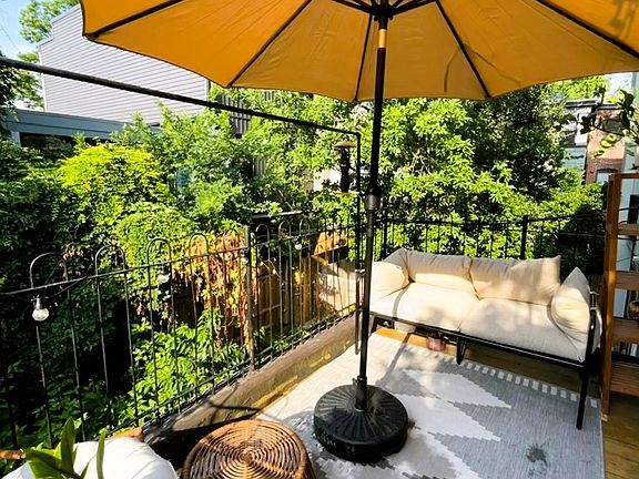 4th image of 2208 Lombard St #2R