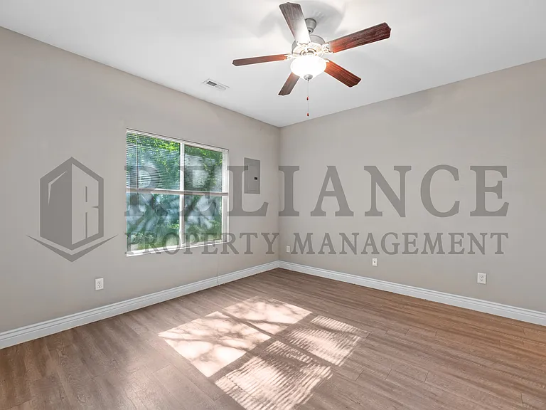 5525 S Victoria St — Photo 21
