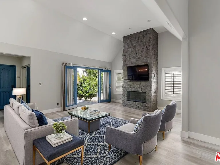 1112 S Highland Ave — Photo 4