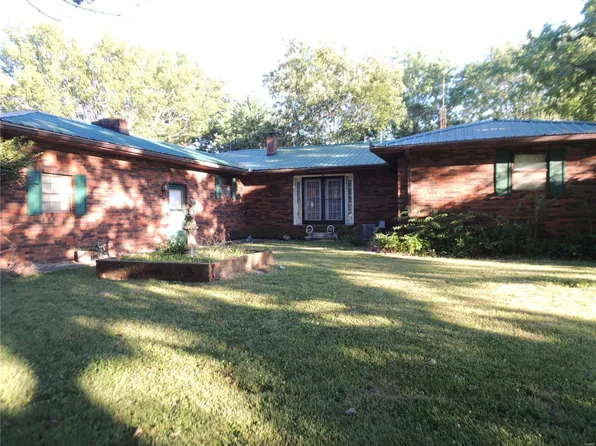 1180 Campground Trl, Greenville, IL 62246