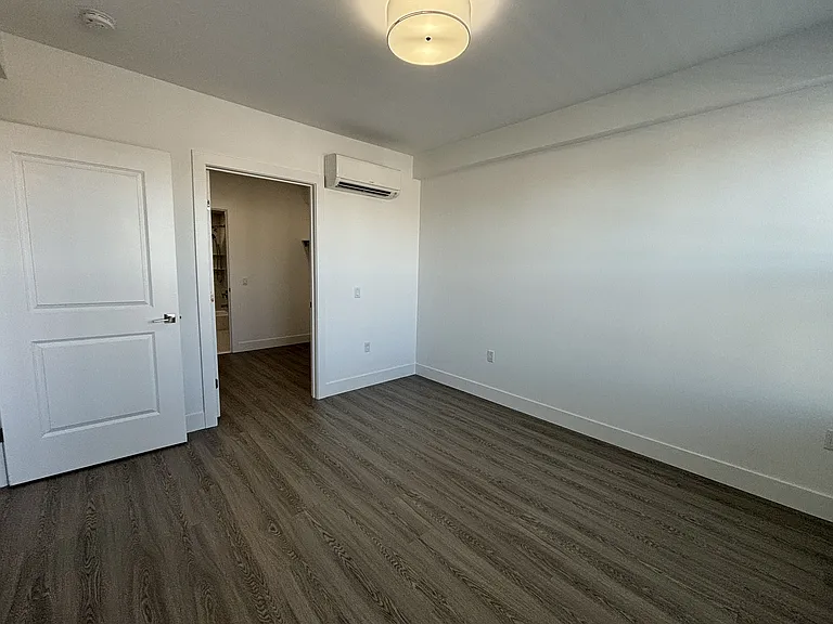 The Central — Photo 41