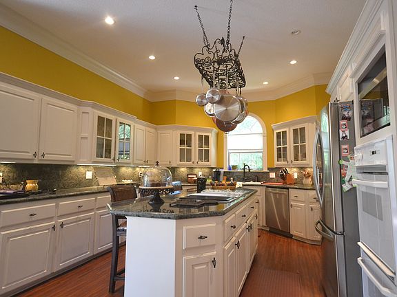 3rd image of 1801 Columbia Road 25