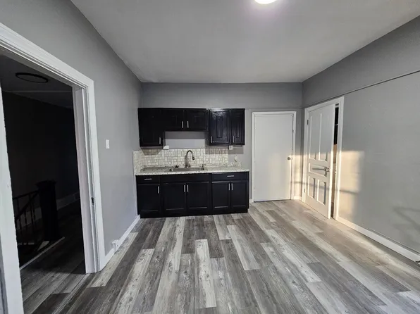 1938 Lithgow Ave Floor 2, Pittsburgh, PA 15214