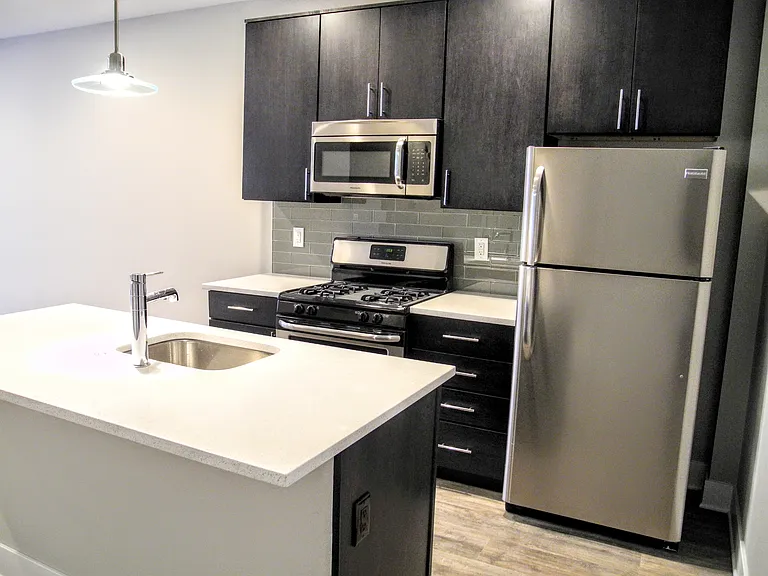 1607 Catherine St — Photo 32