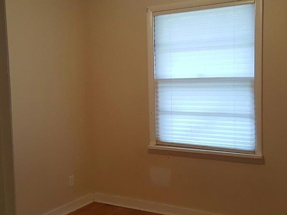 3rd image of 18 Shireford Ln