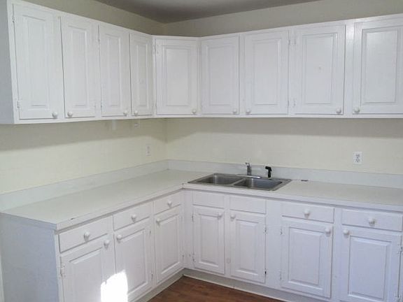 3rd image of 207 Park Avenue # Fl 1ST
