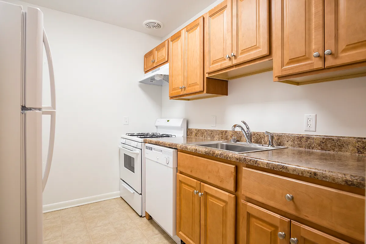 Oxford Hill Apartments — Photo 3