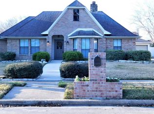 2534 Willow Dr, Stafford, TX 77477