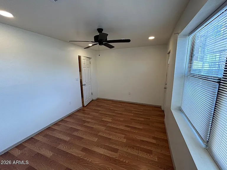 1050 E Ave — Photo 14