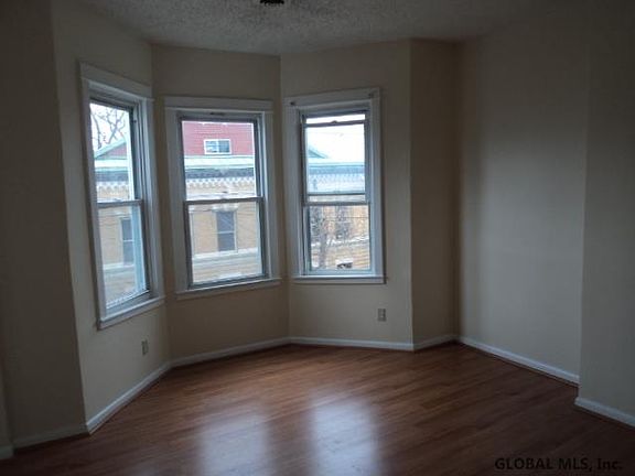 5th image of 452A Hudson Ave