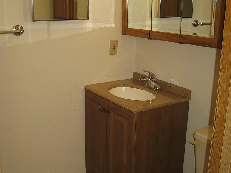 149 Wellington St — Photo 8