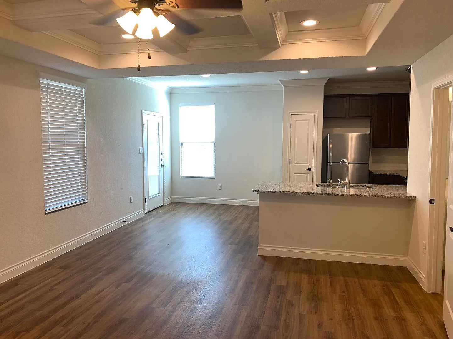 3/2.5/1.5 Duplex /Easy access to I-35 / Fridge, Washer, Dryer / Fenced in yard / NBISD — Photo 4