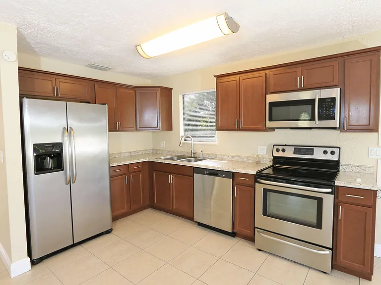 4916 Silver Oak Dr — Photo 24