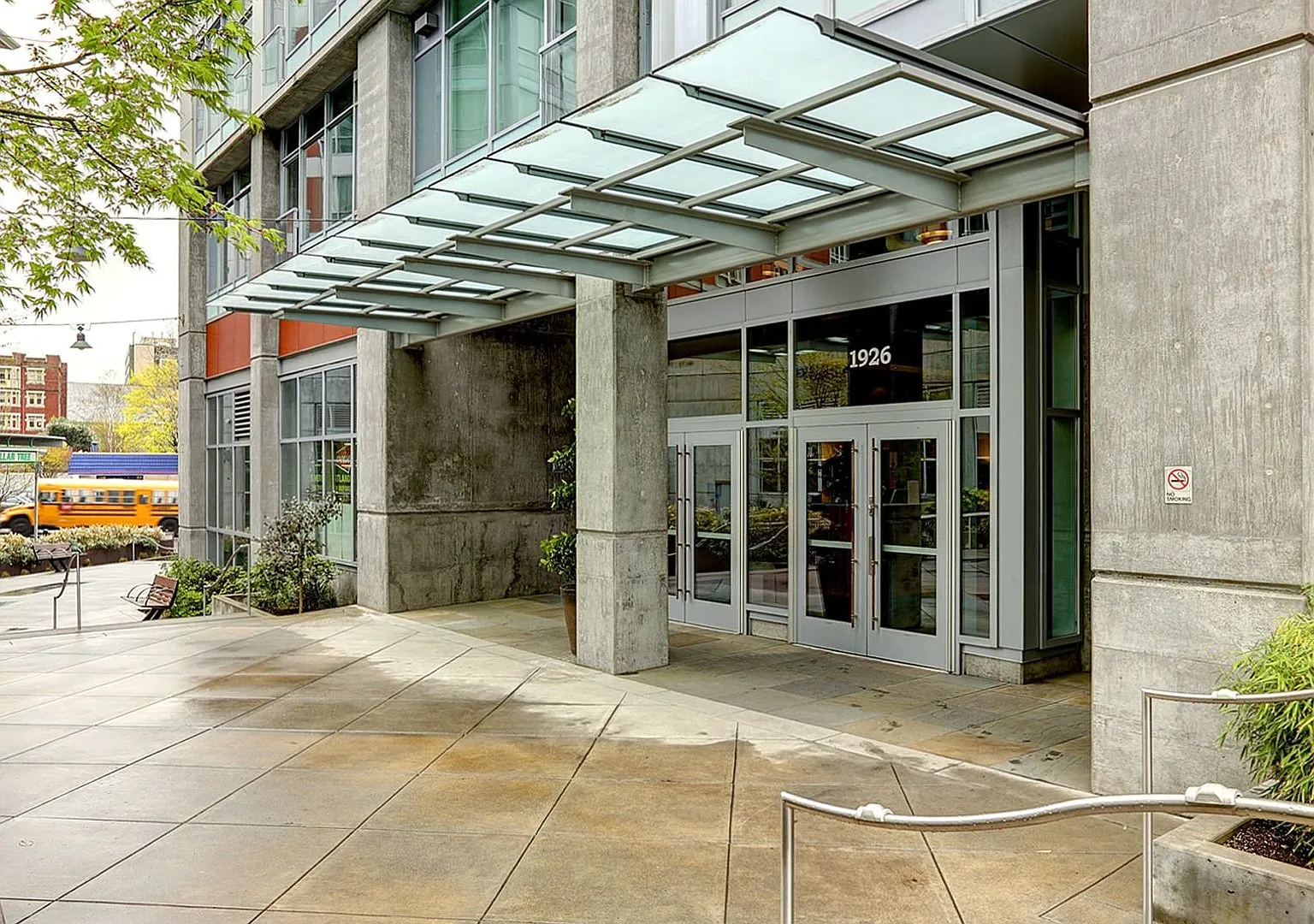 Condo Available next to Providence Park!! Washer/Dryer Included!! 24-hour Concierge Available Som... — Photo 2