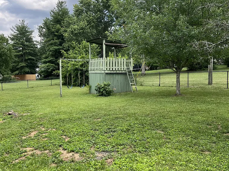 810 Davis Dr — Photo 30