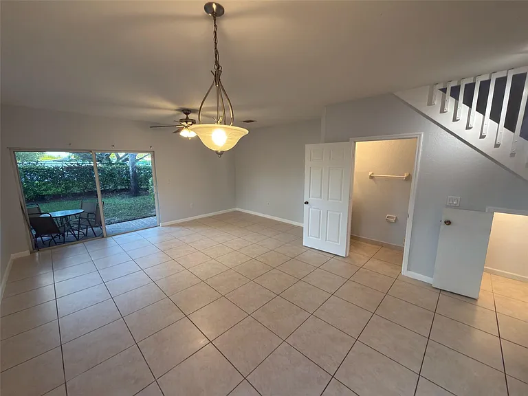 8320 Santa Monica Ave #8320 — Photo 4