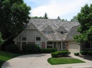 743 Prestbury Ct, Northbrook, IL 60062