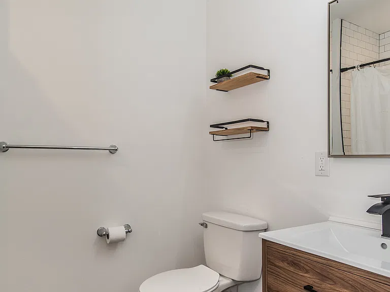 2435 W Master St #1A — Photo 8