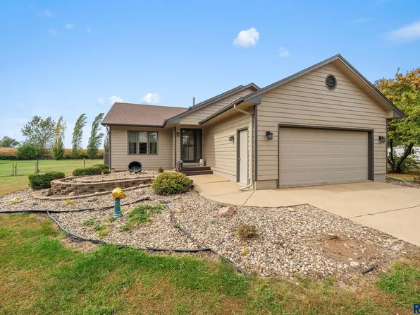 26981 Elmen Pl, Sioux Falls, SD 57108