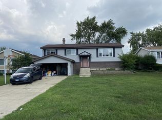 8112 W Evergreen Dr, Frankfort, IL 60423