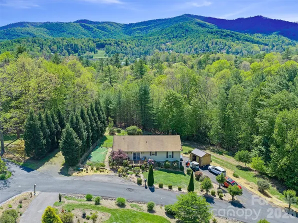282 Sourwood Dr, Spruce Pine, NC 28777