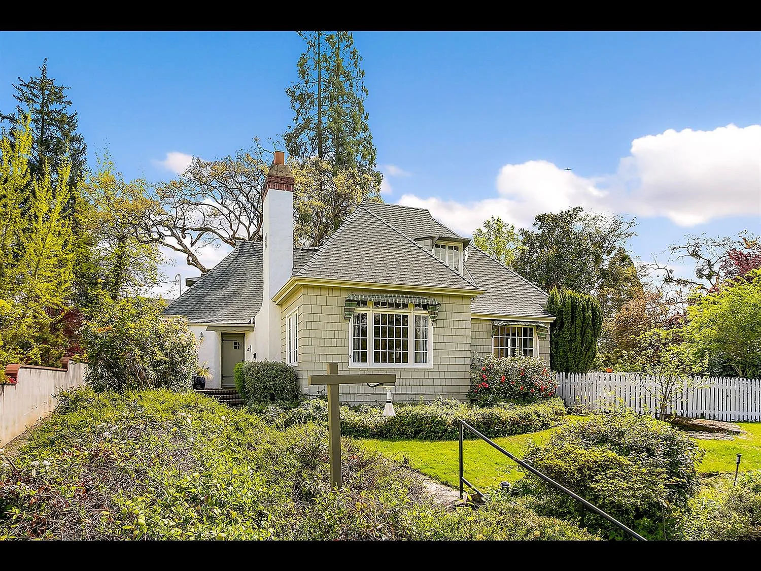 7 Eastwood Dr photo 1