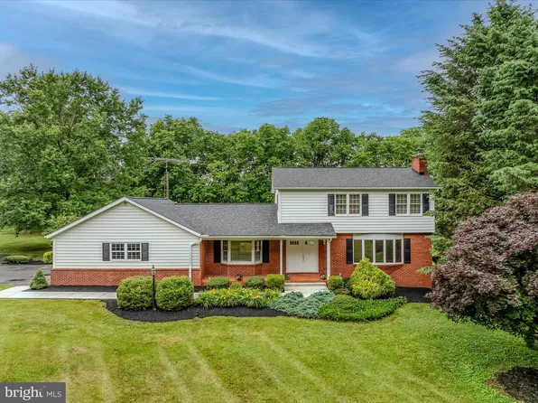 182 Humphrey Ln, Falling Waters, WV 25419