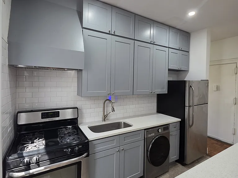 160 Wadsworth Ave #308 — Photo 1