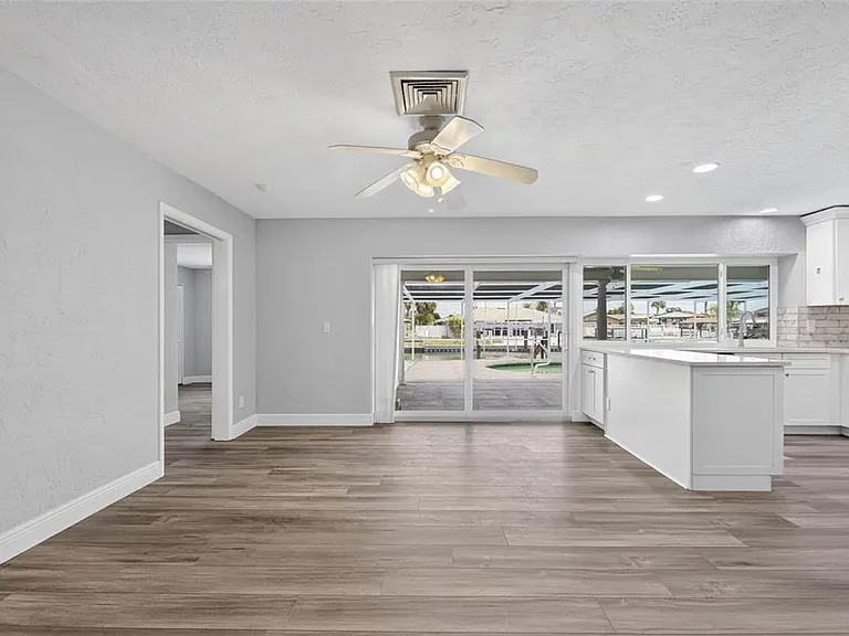 6305 Cottonwood Ln — Photo 12