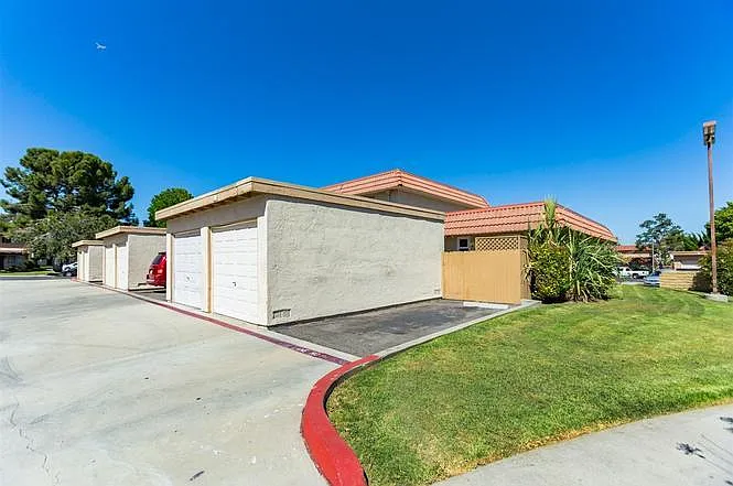 2 bed, 1.5 bath, 888 sqft, $2,795 — Photo 3