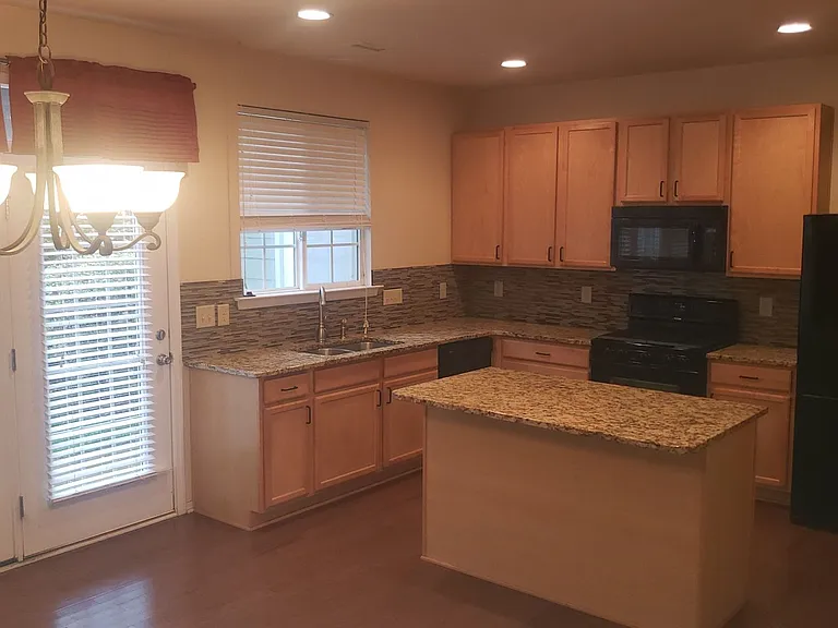 1735 Whirlaway Ct — Photo 3