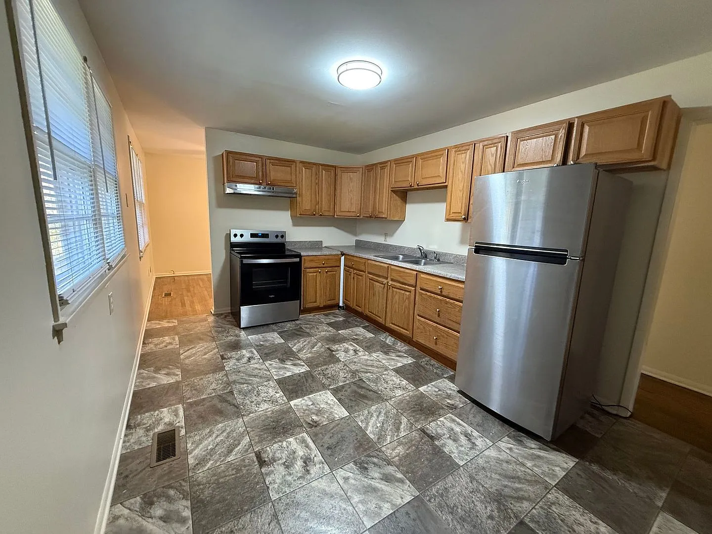 3 Bedroom 1 Bathroom — Photo 2
