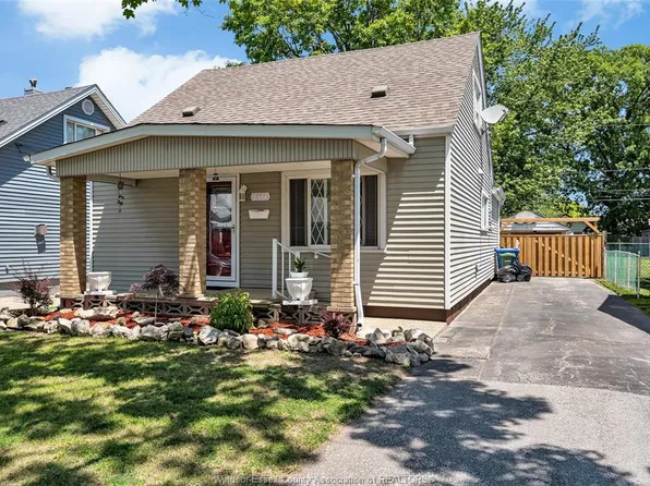 1554 Aubin Rd, Windsor, ON N8Y 4G2