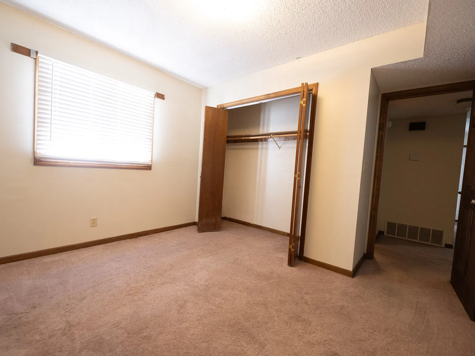 2 bed, 700 sqft, $725 — Photo 3