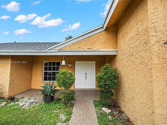 3rd image of 8211 SW 11th Ct