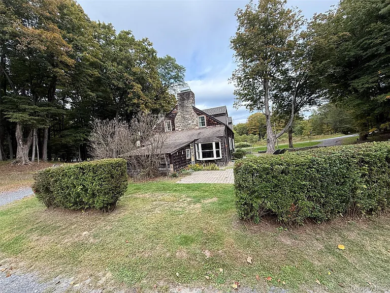 241 White Bridge Rd — Photo 2